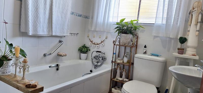 2 Bedroom Property for Sale in Sandbaai Western Cape